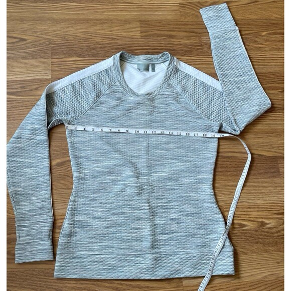 ATHLETA Snowscape Crew Long Sleeve Gray Texture Top Stretch-Finger Holes Sz S - Picture 5 of 7